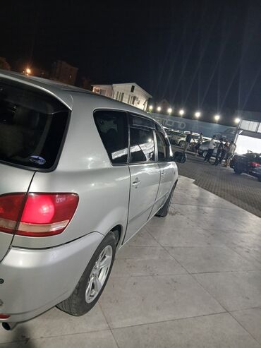 Toyota: Toyota Ipsum: 2003 г., 2.4 л, Автомат, Бензин, Минивэн
