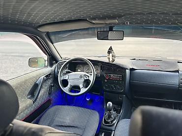 Продажа авто: Volkswagen Passat: 1993 г., 1.8 л, Механика, Бензин, Седан — 8