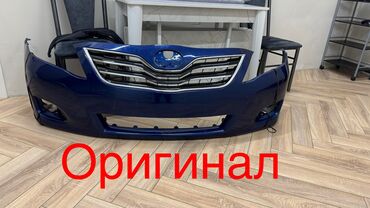 Toyota: Камри 45 Передний бампер продаю 100% оригинал состояние идеальный