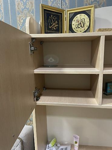 dolap ofis: - İş masası: Açıq ağac tonlarında, üst hissədə iki qapalı şkaf və iki — 3