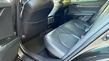 целика: Toyota Camry: 2021 г., 2.5 л, Автомат, Гибрид, Седан — 10