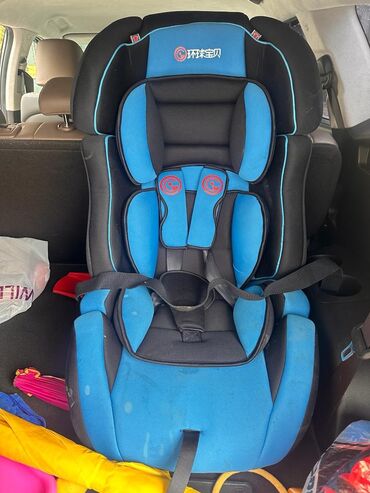 детское надувное кресло: Автокресло, цвет - Синий, Б/у