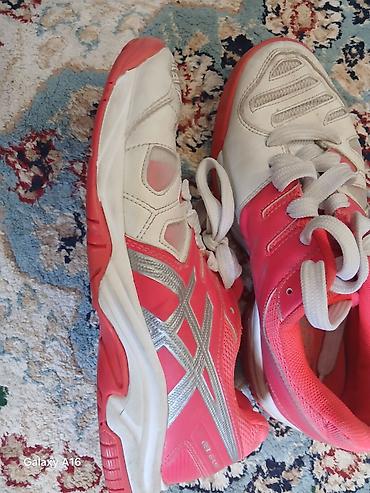 летный красовки: Кроссовки и кеды (2 пары) 1) Спортивные кроссовки Asics - Цвет — 1