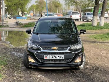 авто в битом состоянии: Компактный хэтчбек Chevrolet Spark черный цвет. Автомобиль