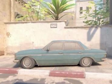 diş: Klassik sedan – mavi rəngli, 4 qapılı, arxaötürücülü. Retro dizayn — 3