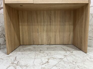 Ofis masaları: Satılır: Ofis Masası Ölçülər: 	•	Uzunluq: 110 sm 📏 	•	En: 50 sm 📏 — 10