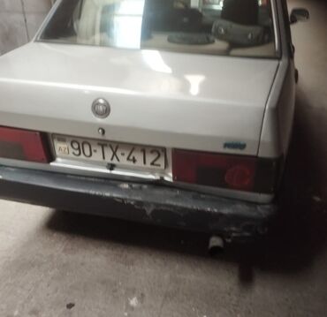 Tofas: Tofaş Şahin/Doğan (sedan) – gümüşü rəng Xüsusiyyətlər: - Kuzov: 4 — 1