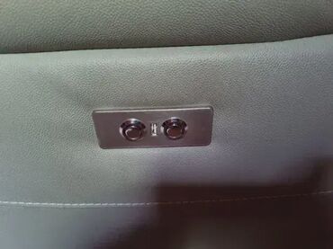 Sofe i kaučevi: Odlican kozni trosed ima napajanje strujom i svoj adapter za sklapanje na lalafo.rs — 7 Sofe i kaučevi: Odlican kozni trosed ima napajanje strujom i svoj adapter za sklapanje — 7