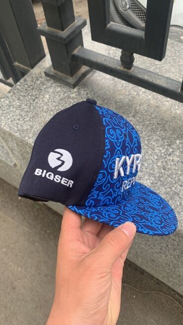 кепка бруклин: Кепка Bigser темно-синего цвета с вышитым логотипом бренда спереди и