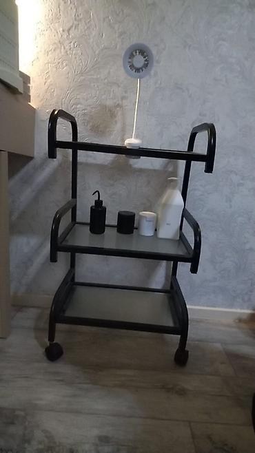 salon divan: Üçmərtəbəli mobil raf/servis arabası - Material: metal karkas, şüşə — 1