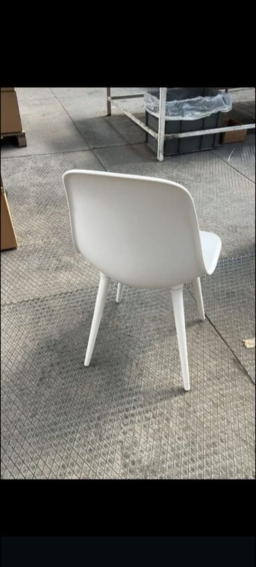 Stullar: Təcili olaraq 2.000 ədəd stul satilir.Coupe üçün alınıb.Baha qiymətə