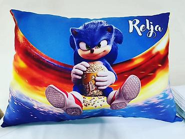 Jastuci: Dimenzije jastuka 45x32 su 1999 din i 32x32 su 1999 din. Dizajn na lalafo.rs — 32 Jastuci: Dimenzije jastuka 45x32 su 1999 din i 32x32 su 1999 din. Dizajn — 32