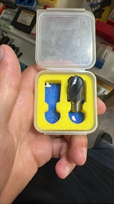 İstehsal avadanlığı: Dəzgah alətləri və kəsici lövhəciklər (freze və torna üçün) — 40