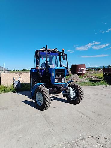 Traktorlar: Belarus 82.1 təkərli traktor Texniki xüsusiyyətlər və təchizat: - 4x4 — 7