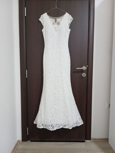 haljina uz telo: Prelepa vencanica sa elastinom,pogodna za sve vel I prianja prelepo uz
