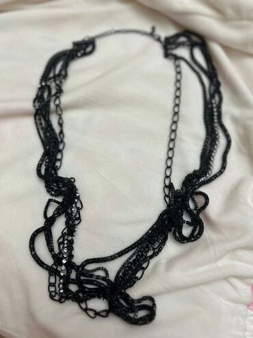 beş qaş üzüklər: Qara çoxsəbətli zəncir boyunbağı