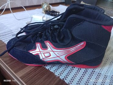 Butslar: Butslar Asics, Ölçü: 42, Yeni