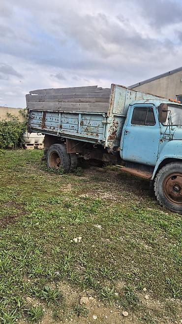 yűk maşın: Yük maşını – klassik SSRİ istehsalı GAZ seriyası (3 oxlu arxa — 2