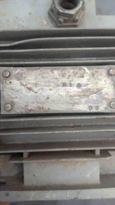 Другие товары для дома и сада: Продается электродвигатель 4АМ80а2/13, надпись стертая, мощность — 4