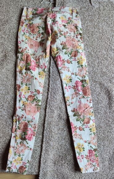farmerke 44: Cvetne pantalone, kao nove