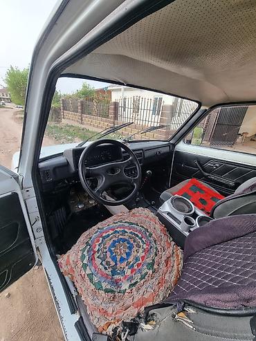 жип унаа: ВАЗ (ЛАДА) 4x4 Niva: 1999 г., 1.7 л, Кол менен иштөөчү, Бензин, Универсал — 6