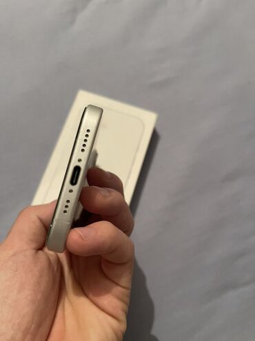 Apple iPhone: IPhone 16, Б/у, 256 ГБ, Белый, Защитное стекло, Чехол, Кабель, 91 % — 6