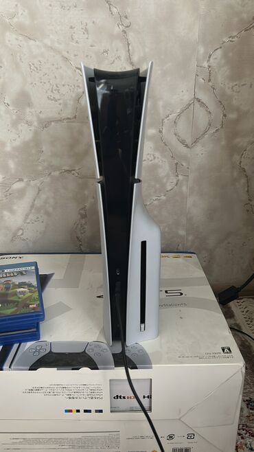 плейстейш: PS 5 slim 1 TB
Почти новый с двумч джойстиками