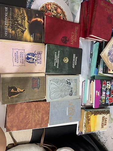 Коллекция книг различных авторов и серий (разные форматы и переплёты)