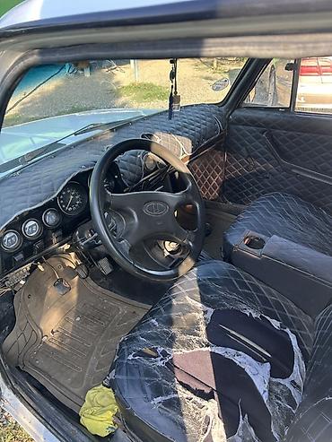ВАЗ (ЛАДА): VAZ 2106 sedan, ağ rəng. Klassik kuzov dizaynı, xrom dekor elementləri — 5