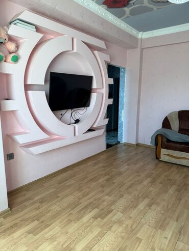 однокомнатная квартира в баку: Masazirda 6/5 mertebesinde 2 otaqli ev 350 azn mûşderi ferqi yoxdu