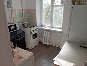 продается 3 комнатная квартира политех: 3 бөлмө, 56 кв. м, Хрущевка, 3 кабат, Косметикалык ремонт