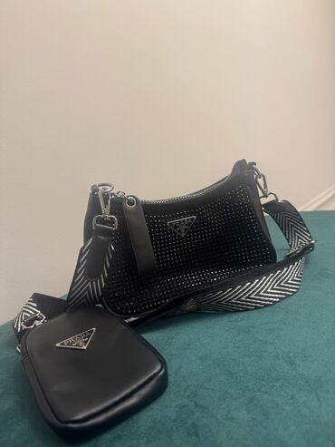 Çantalar: Çiyin çantası, Prada, İşlənmiş