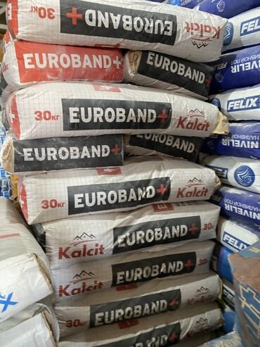 Сухие смеси и грунтовка: Сухая строительная смесь «Евробанд+» в мешках по 30 кг. Подходит для