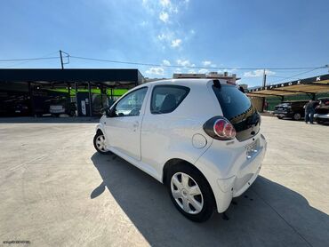 Toyota: Toyota Aygo: 1 l. | 2011 έ. Χάτσμπακ — 9