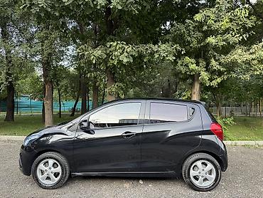 Продажа авто: Chevrolet Spark: 2017 г., 1 л — 2