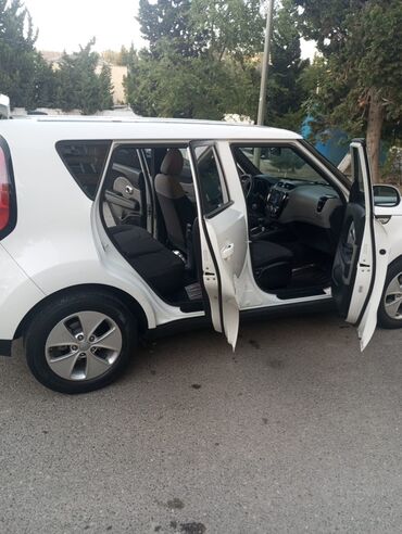 Другой транспорт: Ağ rəngli şəhər krossoveri – Kia Soul (GDI) Texniki və xarici