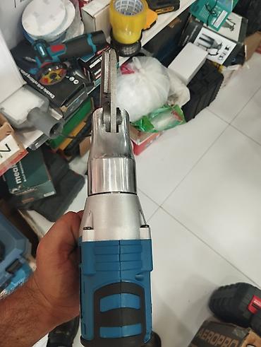 bicaq satilir: Makita akkumulaytorlu metal kəsən qayçı (drel tipli, brushless) - — 2