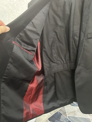 Костюмы: Продается костюм(пиджак+брюки)носили мало,размер 48,производство — 16