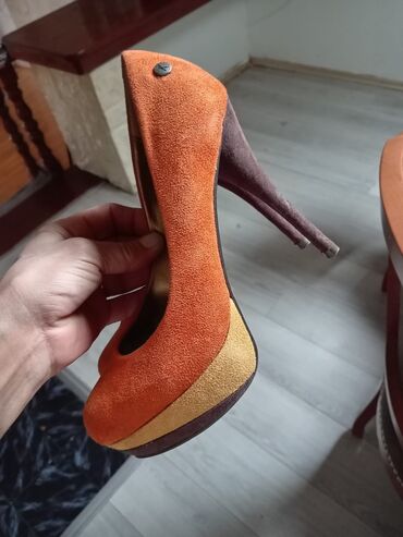 narandzasta haljina i cipele: Salonke, 38