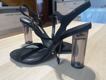 ugg cizme sa cirkonima: Sandale, Zara, 37