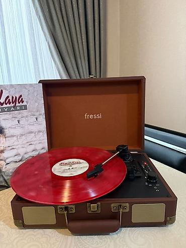 Qrammofon və patefonlar: Məhsul: Fressi Retro Turntable – portativ pikap Xüsusiyyətlər: - — 5