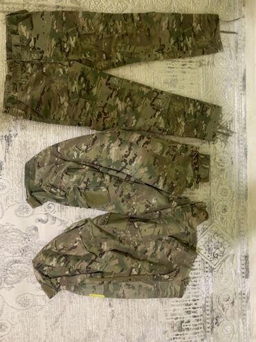 военная форма для девушек: Комплект военной формы из брюк и двух курток в камуфляжной расцветке