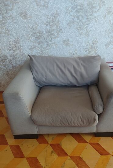 mebel işlenmiş: Divan, İşlənmiş, Açılmayan, Bazasız, Çatdırılma yoxdur
