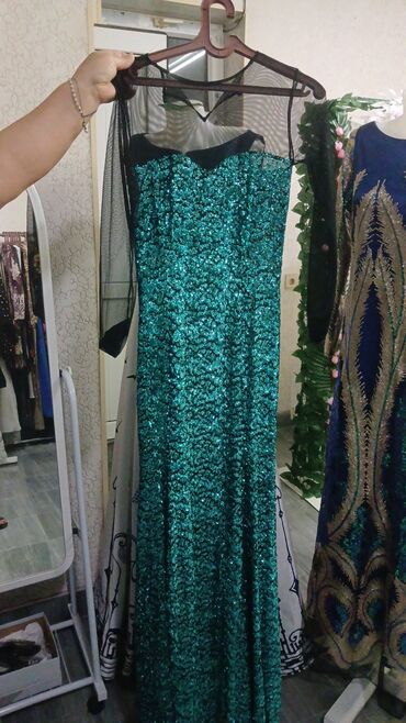 Ziyafət donları: Zərif gecə və tədbir geyimləri kolleksiyası - Qara-qızılı maxi don — 11