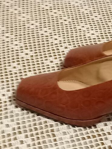 Salonke: Salonke, 37 — 12