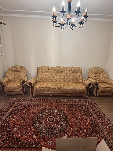 Прямые диваны: Прямой диван, Б/у — 2