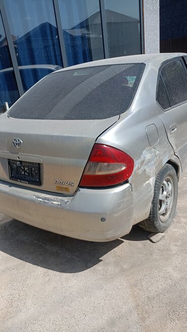 Toyota: Toyota Prius: 2001 г., 1.5 л, Автомат, Бензин, Седан