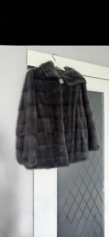 Шуба из норки, укороченная (длина до бедра). - Цвет: глубокий