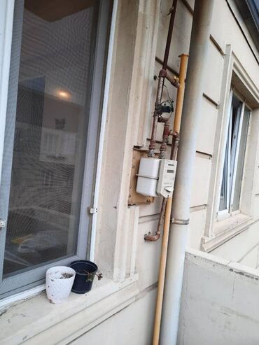 Uzunmüddətli kirayə mənzillər: Kirayə verilir. Ev kristal 1-in girişində yerləşir .Bütün əşyaları — 17