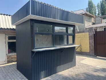 ларек для фаст фуда купить: Модульный киоск с лаконичным дизайном, выполненный в тёмно-сером